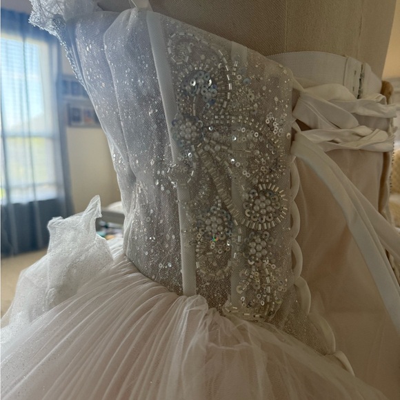 Wedding Dress - Picture 5 of 8